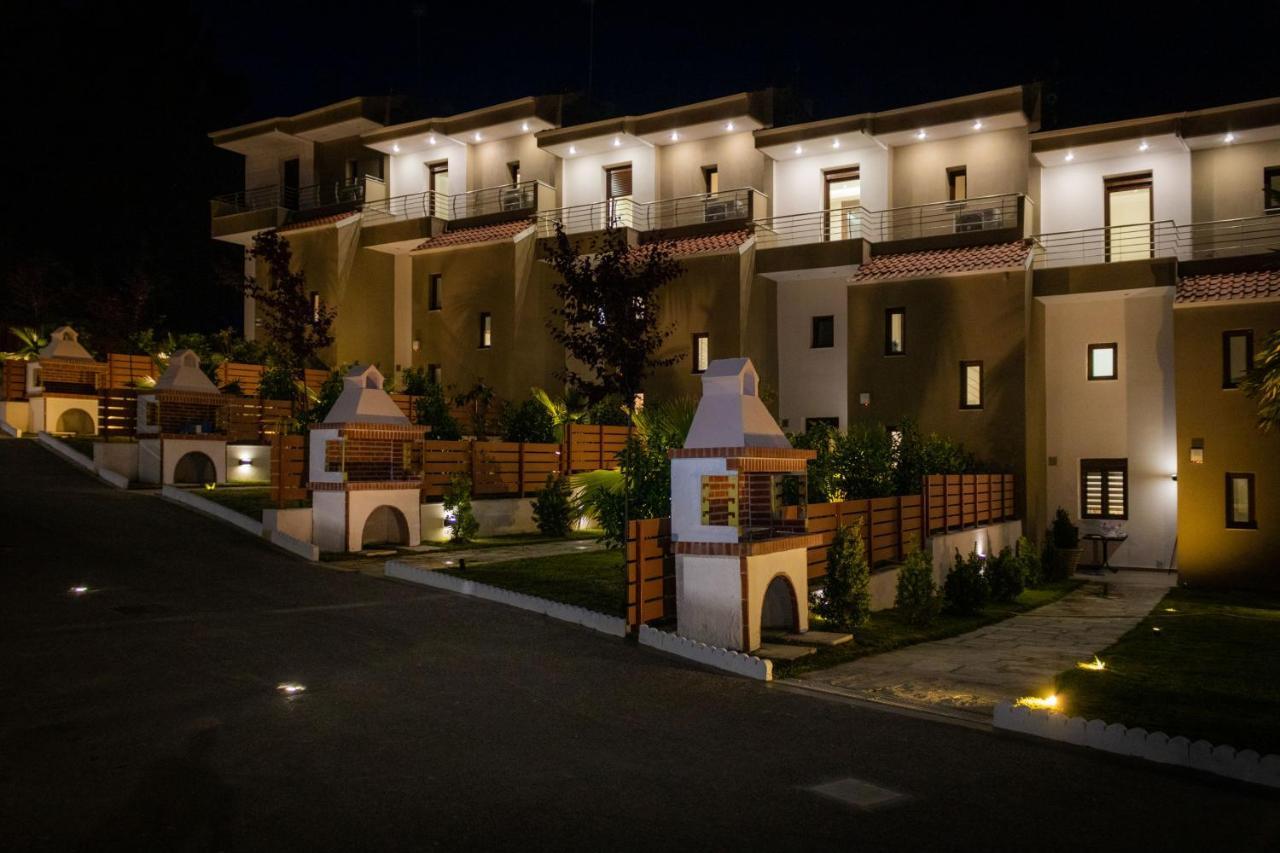 Pefkohori Golden Mountain Beach Villas Exteriör bild